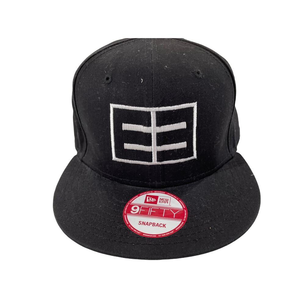 EMBLEM 3 TRUCK HAT WITH LOGO
